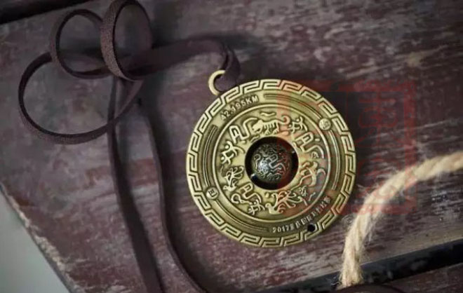 全程馬拉松旋轉(zhuǎn)獎(jiǎng)牌訂制