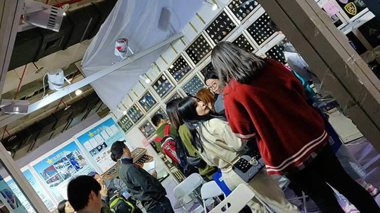 徽章工廠濟(jì)安北京禮品展現(xiàn)場(chǎng).jpg