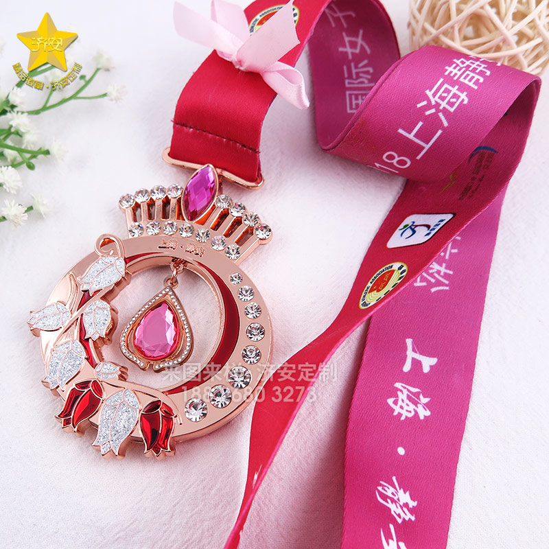 看定制女子馬拉松獎(jiǎng)牌如何將追求“女王范”進(jìn)行到底！