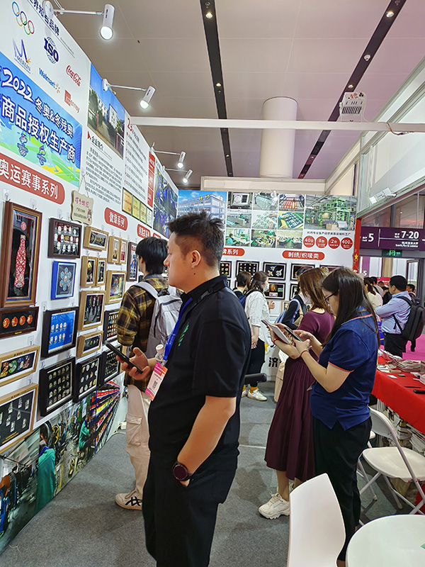 工藝禮品實(shí)力廠家人氣十足！東莞濟(jì)安誠邀您參觀深圳禮品展