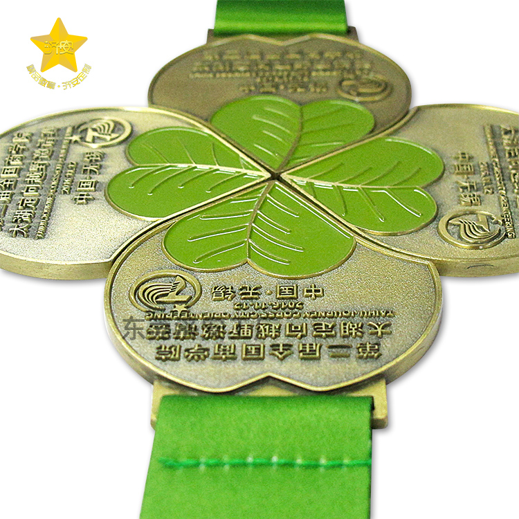 定向越野賽獎牌定制廠家,創(chuàng)意四葉草拼接組合運(yùn)動獎牌