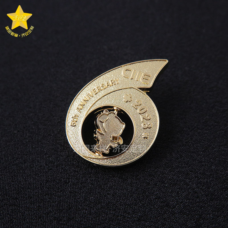 旋轉(zhuǎn)徽章定做，進(jìn)博會(huì)6周年紀(jì)念徽章